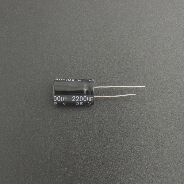Capacitor Electrolítico De Aluminio 2200uF 25V 13x20 mm Genérico - 2