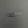 Capacitor Electrolítico De Aluminio 2200uF 25V 13x20 mm Genérico - 2