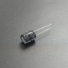 Capacitor Electrolítico De Aluminio 470uF 35V 10x13 mm Genérico - 2
