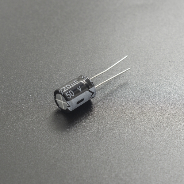 Capacitor Electrolítico De Aluminio 220uF 50V 10x13 mm Genérico - 2