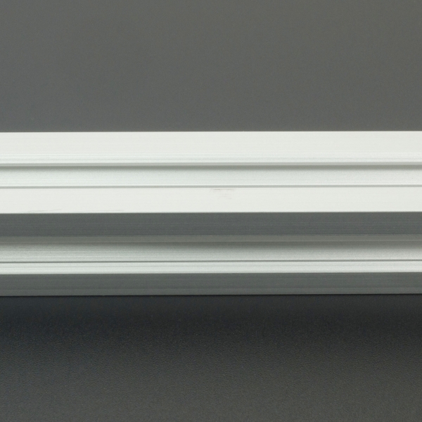 PERFIL DE ALUMINIO 20X20 MM V-SLOT 1 METRO PARA CNC/IMPRESORA 3D Genérico - 3