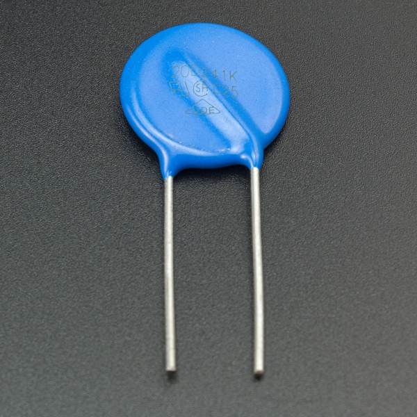 VARISTOR DE ÓXIDO DE METAL MOV-20D241K 20MM Genérico - 3