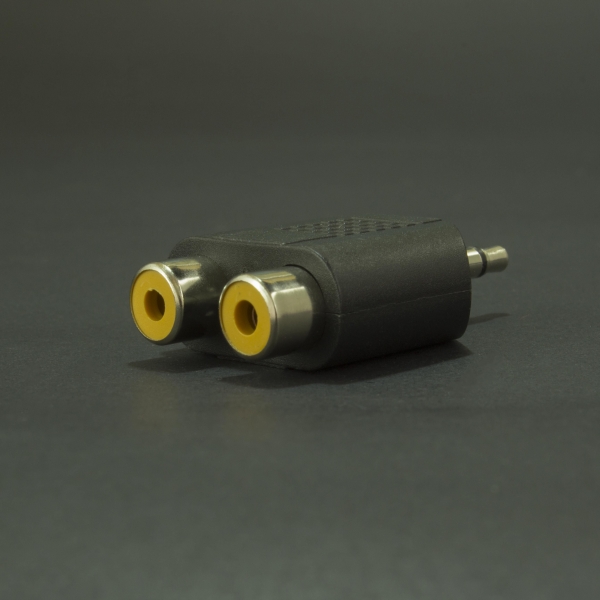 Adaptador 2 Jacks RCA a Plug 3.5mm Estéreo  Genérico - 3